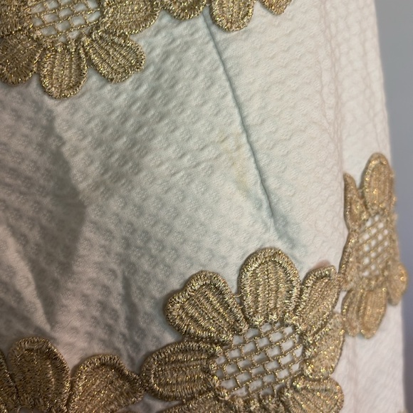 Lilly Pulitzer Elegant White and Gold Floral Shift Dress - Picture 2 of 4